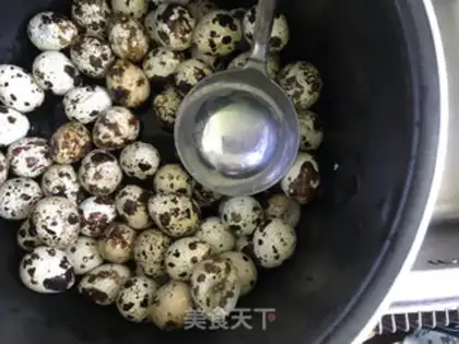 Make Five spicy tea cape eggs step 1