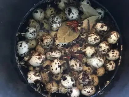 Make Five spicy tea cape eggs step 4