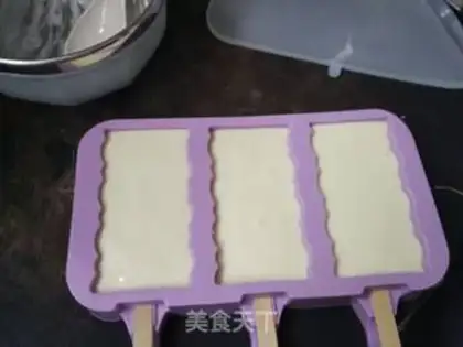 Make The yogurt bean popsicle step 1