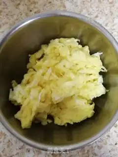 Make Scrambled eggs step 1