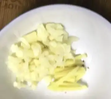 Make Tea mushroom fried meat step 1