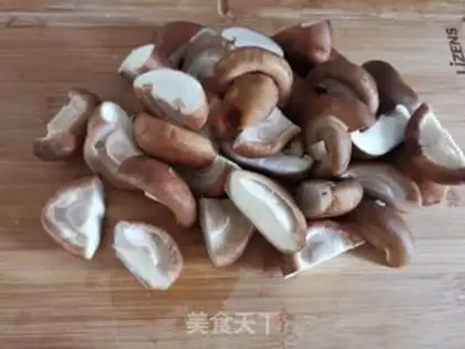 Make Red chicken wings and mushrooms step 3