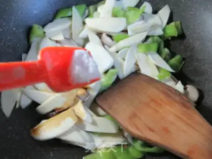 Make The mushroom peppers are white step 7