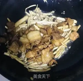 Make Tea mushroom fried meat step 6