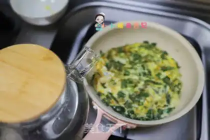 Make Nine-storey tower fried egg noodles step 4
