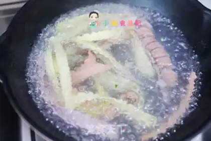 Make Nine-storey tower fried egg noodles step 5