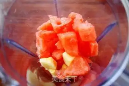 Make Fresh apple watermelon juice step 3