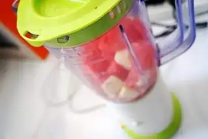 Make Fresh apple watermelon juice step 4