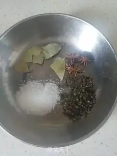 Make Five saline peanuts step 1
