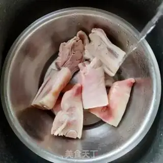Make Red burning pig hoof step 0