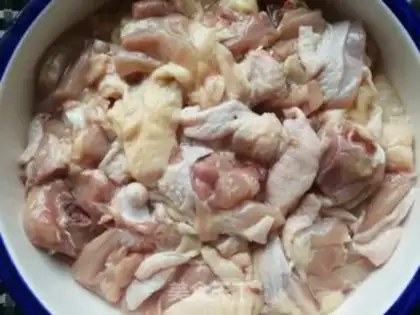 Make Carrot mushroom chicken leg soup step 0