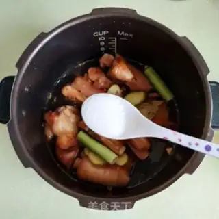 Make Red burning pig hoof step 10