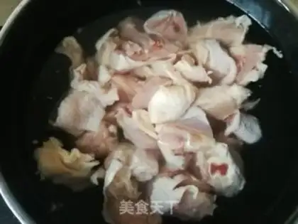 Make Carrot mushroom chicken leg soup step 1