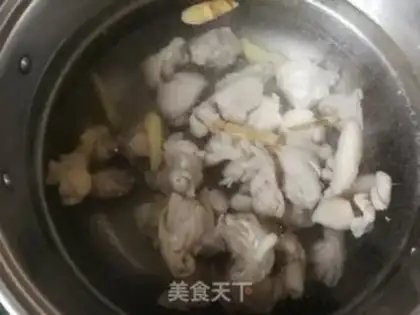 Make Carrot mushroom chicken leg soup step 4