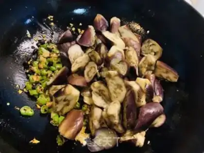 Make Pyramid and garlic cheese step 8