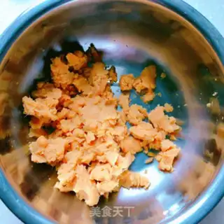 Make Coarse granulates of red potato buns step 0