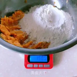 Make Coarse granulates of red potato buns step 1