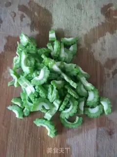 Make Bitter melon honey water step 0