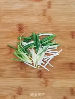 Make Onion noodles step 0