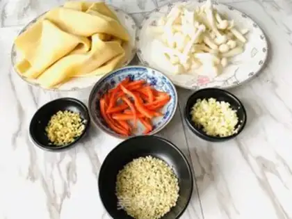 Make Pyramid bean peeled white mushrooms step 0