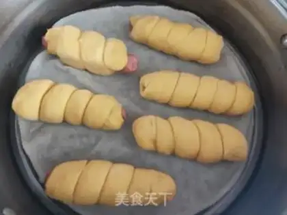 Make The caterpillar pumpkin sausage roll step 17