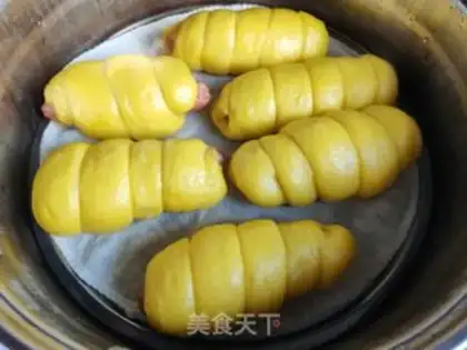 Make The caterpillar pumpkin sausage roll step 19