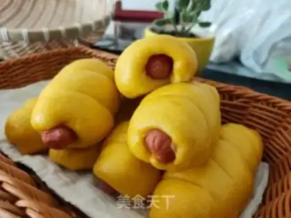 Make The caterpillar pumpkin sausage roll step 22