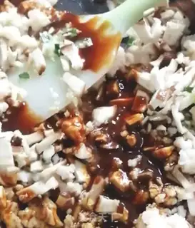 Make Shrimp sauce and tofu step 4
