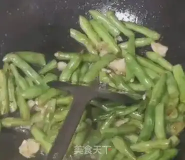 Make ♪ The last of the olive gravy ♪ step 4