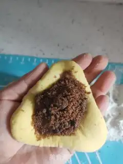Make Pumpkin Sugar Triangle step 10