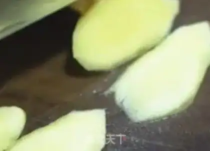 Make Yellowfish tofu soup step 1