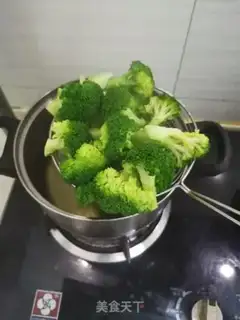 Make Orchid makes hot dogs step 2