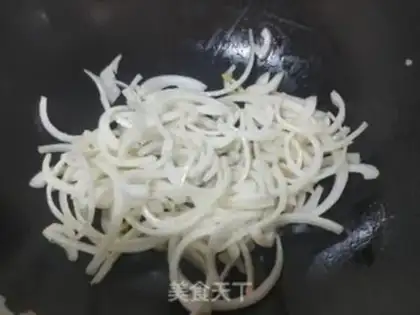 Make Onion fried eggs step 4
