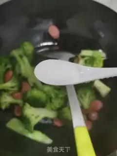 Make Orchid makes hot dogs step 6