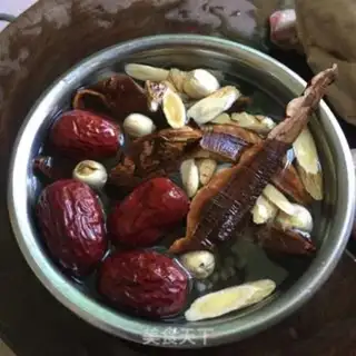Make Ling Chi Dove soup step 1