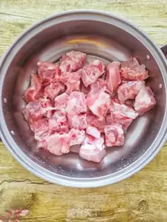 Make Red burning spicy ribs step 0