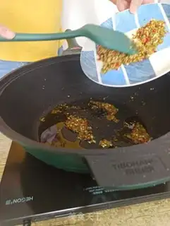 Make Red burning spicy ribs step 5