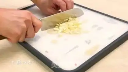 Make Garlic back to the pan ribs step 2
