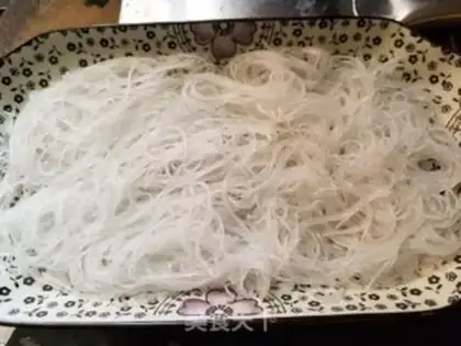 Make A fan with garlic on his back shrimp step 5