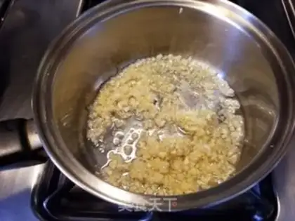 Make A fan with garlic on his back shrimp step 7