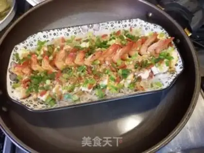 Make A fan with garlic on his back shrimp step 12