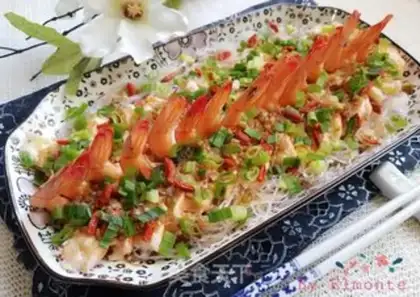 Make A fan with garlic on his back shrimp step 13