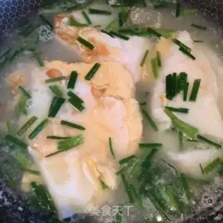 Make The onion is full of egg soup step 5