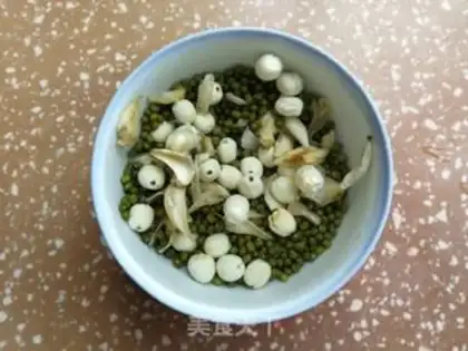 Make Lotus lily green beans soup step 0
