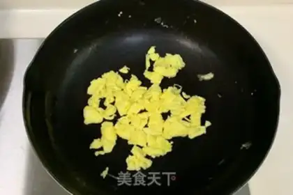 Make Autumn fried eggs step 3