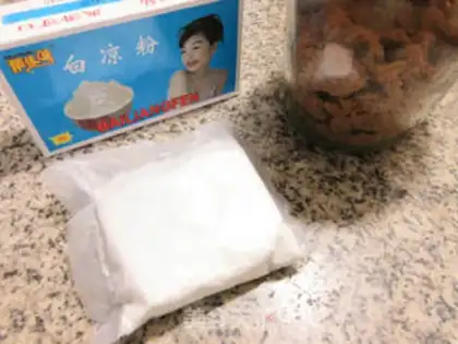 Make Red sugar, white and cold step 0
