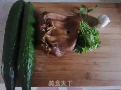 Make Piggy-ear cucumber step 0