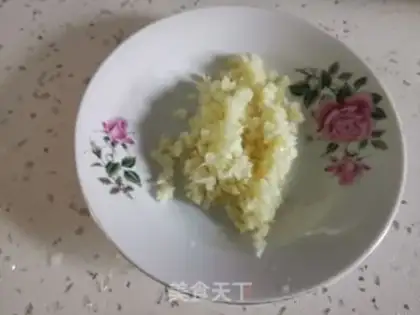 Make Piggy-ear cucumber step 2