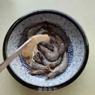 Make Garlic fan shrimp step 1