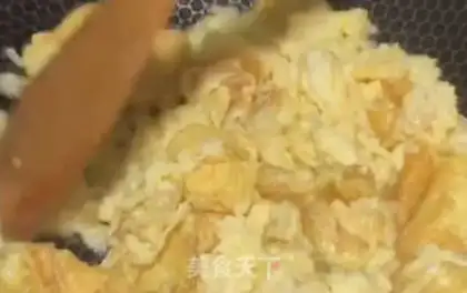 Make Peppers fried eggs step 1